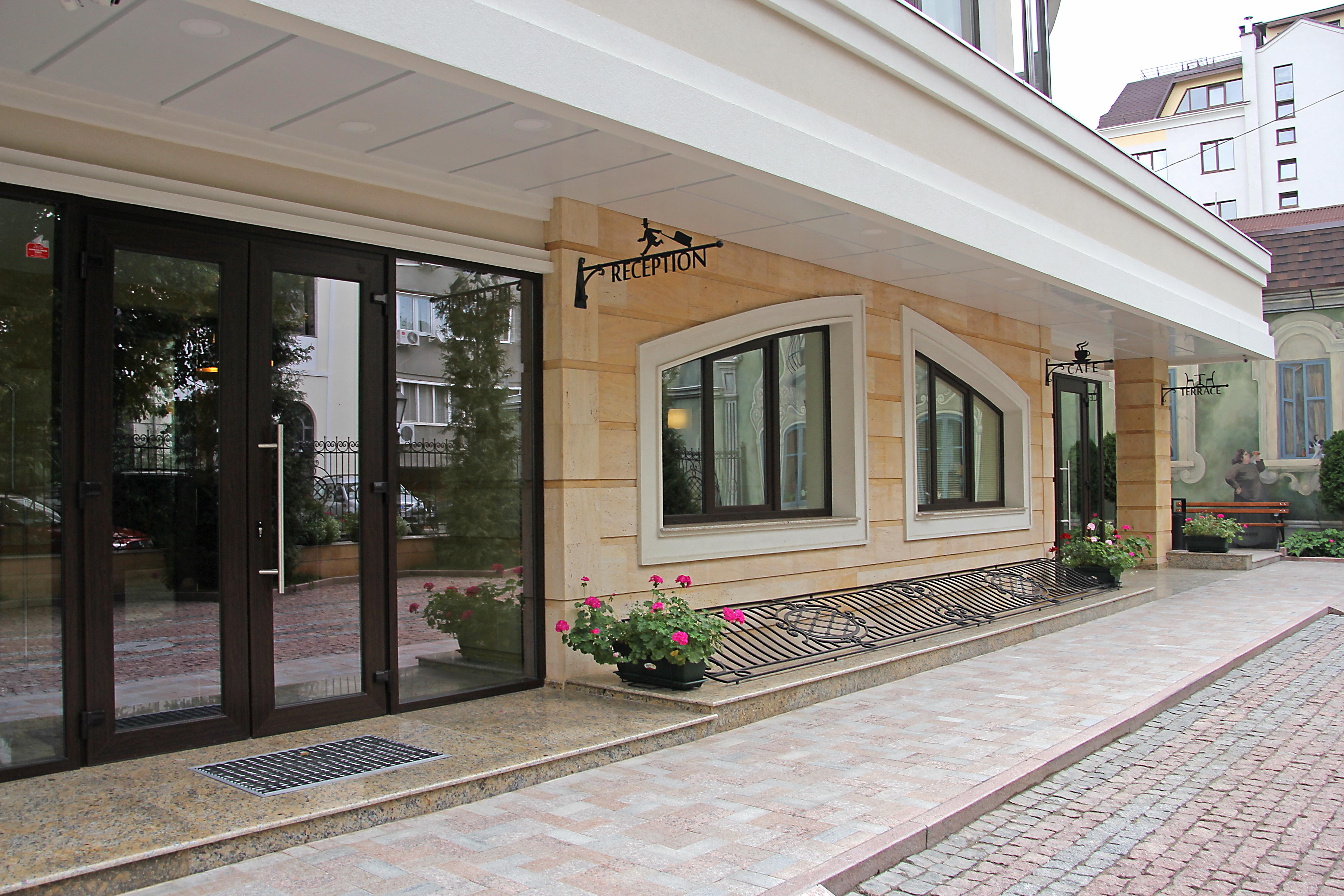 Zentrum Hotel Kisinyov Kültér fotó